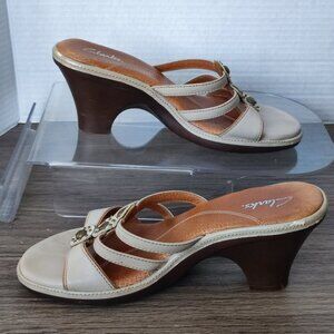 Clarks Strappy Sandals Sz 8 Beige Brown Leather Round Toe Slip On Heeled Sandal